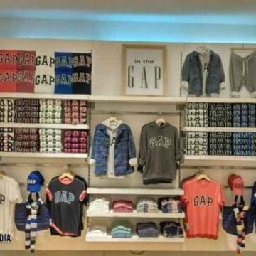 Jasa display jualan Bekasi rak baju distro, dijamin paling estetik & auto laris