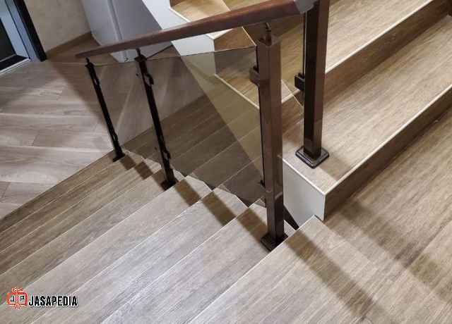 Jasa pasang vinyl lantai tangga rumah Depok rapi Jasa pasang vinyl lantai tangga rumah Depok rapi