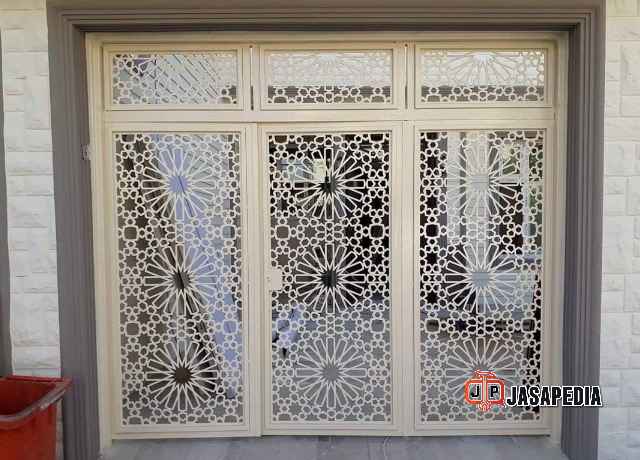 Jasa pembuatan jendela cutting laser desain industrial unik