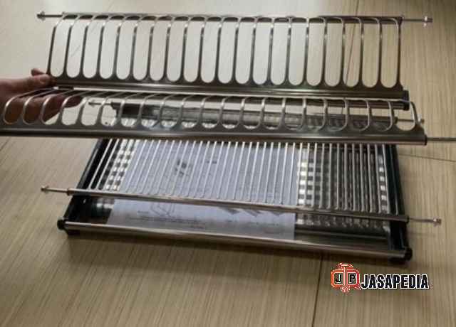 Rak Piring Gantung di Dalam Kabinet Atas